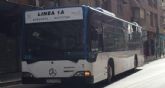 El PSOE atiende las quejas de los usuarios del transporte público en Lorca y reclama al PP aire acondicionado para todos los autobuses urbanos