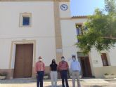 El director de Política Agrícola Común visita la antigua casa parroquial de Raspay, transformada en alojamiento rural