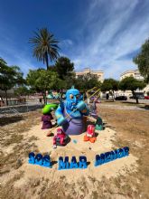 La asociacin El Pinacho planta su tradicional falla en la Plaza de la Marina Espanola de Santa Luca