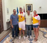 El Ayuntamiento recibe al jugador aguile&ntilde;o Juan Pedro L�pez Leiva tras proclamarse subcampe�n de Espa&ntilde;a de balonmano playa con la selecci�n murciana