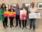 Medio centenar de comercios de El Carmen celebran el otoño con invitaciones al teatro y entrega de cheques regalo