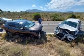 Bomberos de Cartagena evacúan a ocupantes de vehículos tras un accidente múltiple en la carretera de Canteras a La Azohía