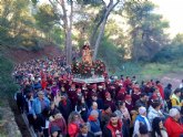 Varias miles de personas acompañan la imagen de Santa Eulalia en su tradicional romera de bajada a Totana.
