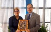 a consejera de Cultura recibe al hermano mayor de la Hermandad del Rescate de Murcia