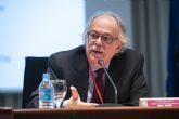 El jurista venezolano Allan Brewer-Carías defiende en un congreso de la UMU la Constitución de su país y la necesidad de aplicarla