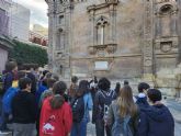 Alumnos de secundaria descubren el patrimonio lingüístico que ofrecen plazas y calles de la ciudad de Murcia