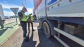 Tráfico controlará más de 1.000 camiones y autobuses esta semana para garantizar la seguridad en el transporte de mercancías y personas en la Región de Murcia