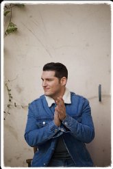 MANU TENORIO presenta nuevo single TU TEORIA