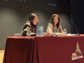 Adoración Pe&ntilde;as presenta la novela 