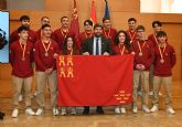 L�pez Miras recibe al alumnado que ha hecho a la Regi�n de Murcia subcampeona de las olimpiadas de la FP 'SpainSkills'