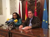 El Juzgado admite a trámite un recurso contra el Ayuntamiento de Lorca por la colocación errónea de varios contenedores de basura frente a una farmacia en Alfonso X