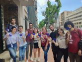 Estudiantes defienden el ERASMUS durante la celebración del Día de Europa