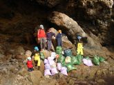 Retiran más de 100 kilos de residuos de una treintena de cuevas del sur de la Región de Murcia