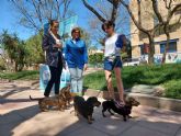 El Ayuntamiento de Murcia repartirá 5.000 botellas para evitar los orines de perros en la vía pública