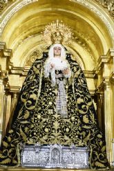 La Madre de Dios de los Dolores de Alcalá del Río vestida en tiempo estival del Covid-19
