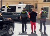 La Guardia Civil desmantela dos invernaderos clandestinos con cerca de un millar de plantas de marihuana en Moratalla y Cehegín