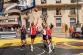 La Plaza del Ayuntamiento reunió a más de 300 participantes en el circuito de baloncesto 3x3 Caixabank