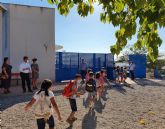 El alcalde de Lorca asiste al inicio de un nuevo curso escolar que  recupera la presencialidad en las aulas pero que sigue marcado por la pandemia sanitaria de COVID-19