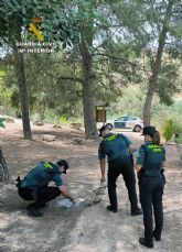 La Guardia Civil sorprende a varias personas haciendo una barbacoa junto al ro Chcamo