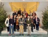 El alcalde recibe a los representantes de Festifolk España , en el Ayuntamiento