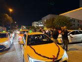 Los mayores de Murcia disfrutan de las luces de Navidad gracias al sector del taxi
