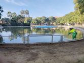El Ayuntamiento trabaja en el mantenimiento de los ms de 3.000 metros cuadrados del lago del Infante