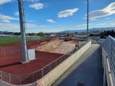 Avanzan las obras para reparar la pista de atletismo del polideportivo Manuel Ruiz Pérez de Alcantarilla