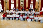 El alcalde Serrano entrega los premios del Concurso de Belenes 'Dibuja tu Beln'