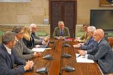 El Ayuntamiento de Sevilla trabajará conjuntamente con CAEA y FEICASE para impulsar el comercio esencial de proximidad
