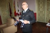 El Alcalde recibe y felicita públicamente a Gabino García Jiménez, Jefe de la Policía Local, galardonado por su trayectoria profesional