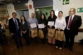 La UMU entrega los premios del concurso ´Pinta Esperanza´ a estudiantes de Bellas Artes