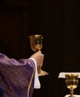 La Catedral de Sevilla mantiene misas en inglés y francés para residentes y visitantes