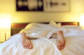Apuntan al jet lag como uno de los problemas que incide en el ritmo sueño-vigilia