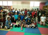 200 escolares conocern el libro El paraguas rojo de Paloma Muiña gracias a los Encuentros con Autor de las Bibliotecas Municipales de Lorca