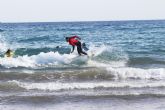 Los competidores del ´fesurfing junior series´ ofrecen un intenso espectáculo en la primera cita de esta prueba nacional