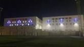 Los pabellones de la Ciudad Deportiva El Romeral permanecen iluminados en morado para conmemorar, hoy martes 10 de mayo, el Día Mundial del Lupus 2022
