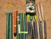 La Guardia Civil desactiva 17 cohetes gran�fugos hallados en una finca del t�rmino municipal de Villarrobledo
