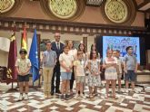 12 alumnos recogen los premios del concurso de dibujo sobre el mejor rincn de la Regin