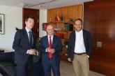 El Alcalde de Cehegín visita al Consejero de Hacienda para buscar vías de financiación para el pabellón 