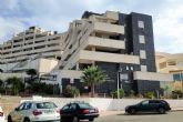 El Ayuntamiento da 24 horas para desalojar tres edificios en La Manga por riesgo de desprendimientos de sus fachadas