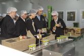 Carmencita muestra a Pedro S�nchez sus nuevas instalaciones, que culminan la nueva etapa industrial de la empresa
