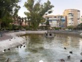 Finalizan las labores de limpieza y mantenimiento del lago del Jard�n del Salitre