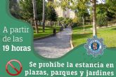 La Policía Local recuerda la prohibición de permanecer en los parques y zonas de esparcimiento a partir de la siete de la tarde