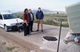 La Concejala de Caminos realiza trabajos de parcheo en ms de una treintena de caminos rurales de la red viaria del municipio