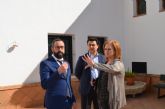 La directora general de Cultura, María Comas visitó el Museo de San Javier que ha solicitado su inclusión en la Red Regional de Museos