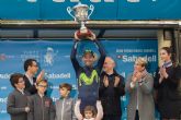 Noelia Arroyo entrega el Gran Premio de la Vuelta Ciclista a la Regin de Murcia a Alejandro Valverde