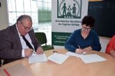 El presidente del Ateneo de Triana Carlos Valera Real firmo un convenio con la Asociacin 'Espina Bfida
