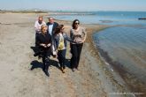 El Ayuntamiento logra que Medio Ambiente refuerce su plantilla para limpiar manualmente las playas de Los Urrutias, Punta Brava y Estrella de Mar