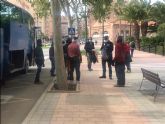 La Policía Local de Lorca entrega 3.000 mascarillas a los trabajadores agrícolas