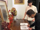 El escultor totanero Alberto Marín dará forma en bronce al beato Cura Valera para la parroquia de Alhama de Murcia
